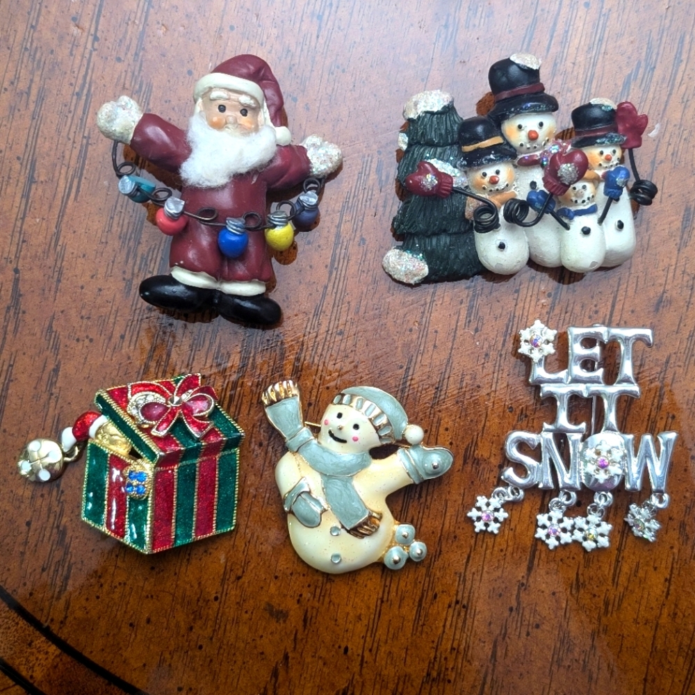 Set of 5 Christmas Pins